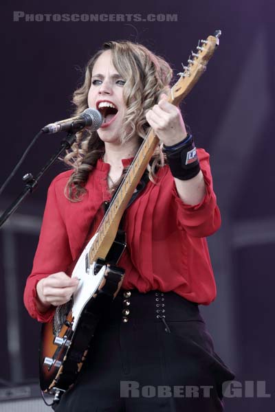 ANNA CALVI - 2011-07-02 - BELFORT - Presqu'ile du Malsaucy - 